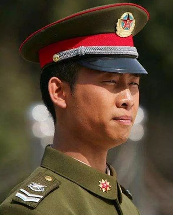 李幼斌军衔_大校军衔上面是什么军衔_李幼斌 军衔