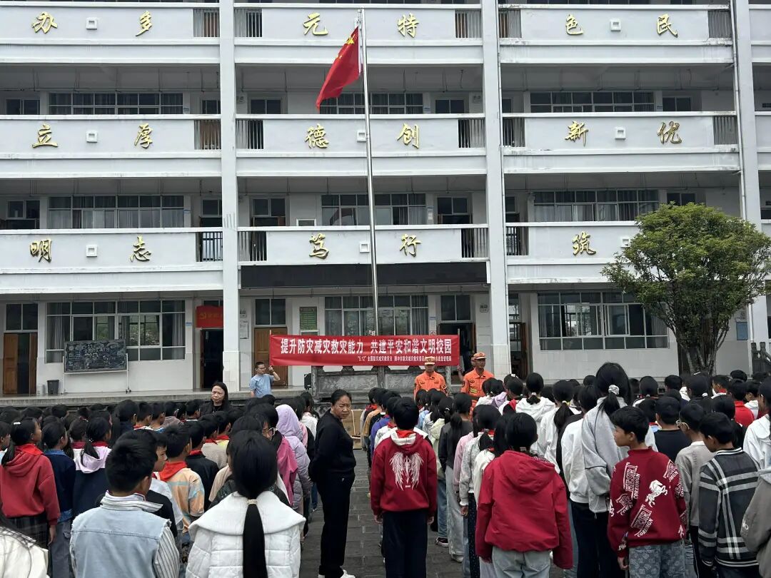 遛狗无人机_无人机把狗送上天_