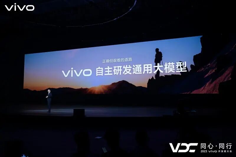 为什么说AI距离工业革命，还差一部手机