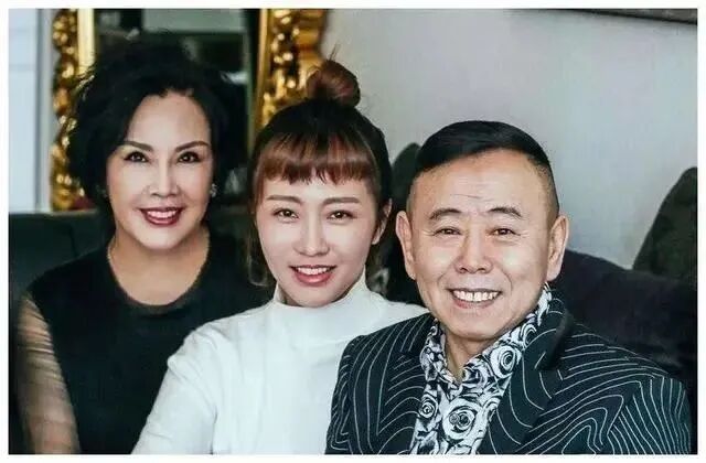 潘长江的基因被女儿躲过，却被外孙完美继承，爷孙俩就像复制粘贴