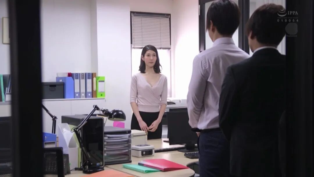 长谷川秋子JUY-601：阿姨，我不想努力了…