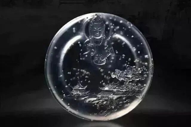 男士花100万买的翡翠观音，专家鉴定后价值翻番，原来就是。。