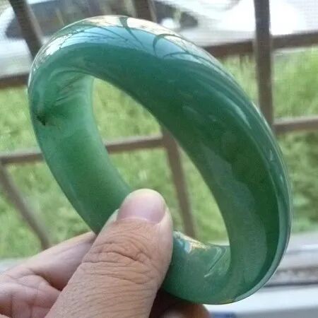 市面上的新玉种佘太翠，名字里都有翠，它和翡翠是什么关系？