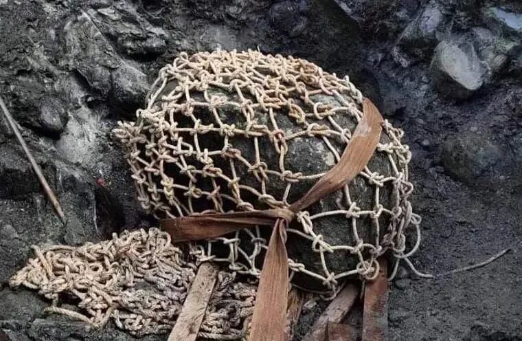 缅甸帕敢一周惊现两块巨型翡翠原石，最终归属是谁？