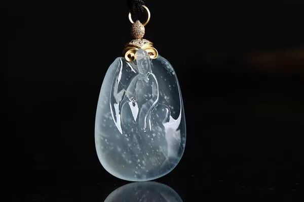 翡翠价格不断上涨，为什么你手里的翡翠却掉价了？