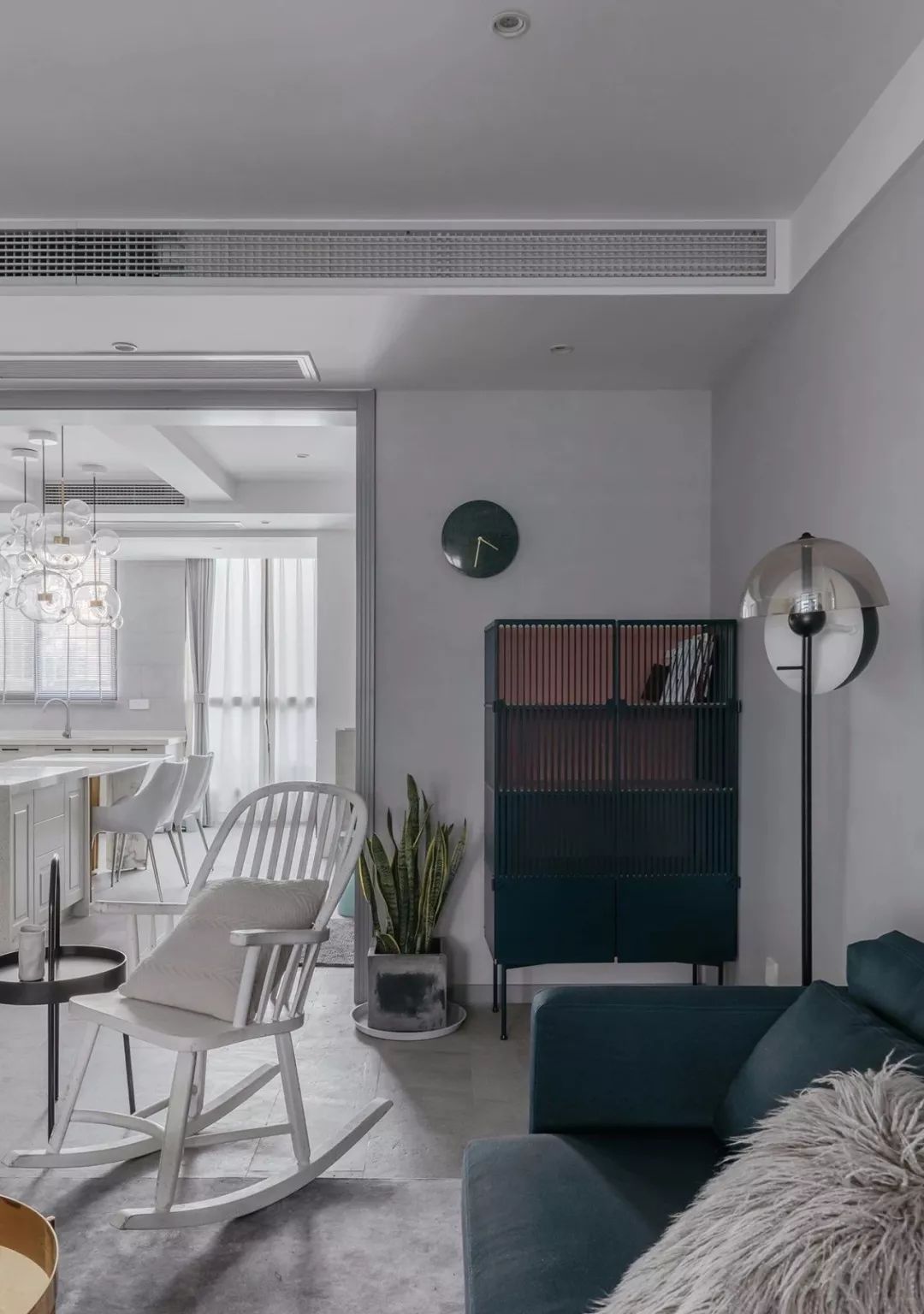 130平的現代北歐風三居室，用灰色調來打造出輕奢感 家居 第6張