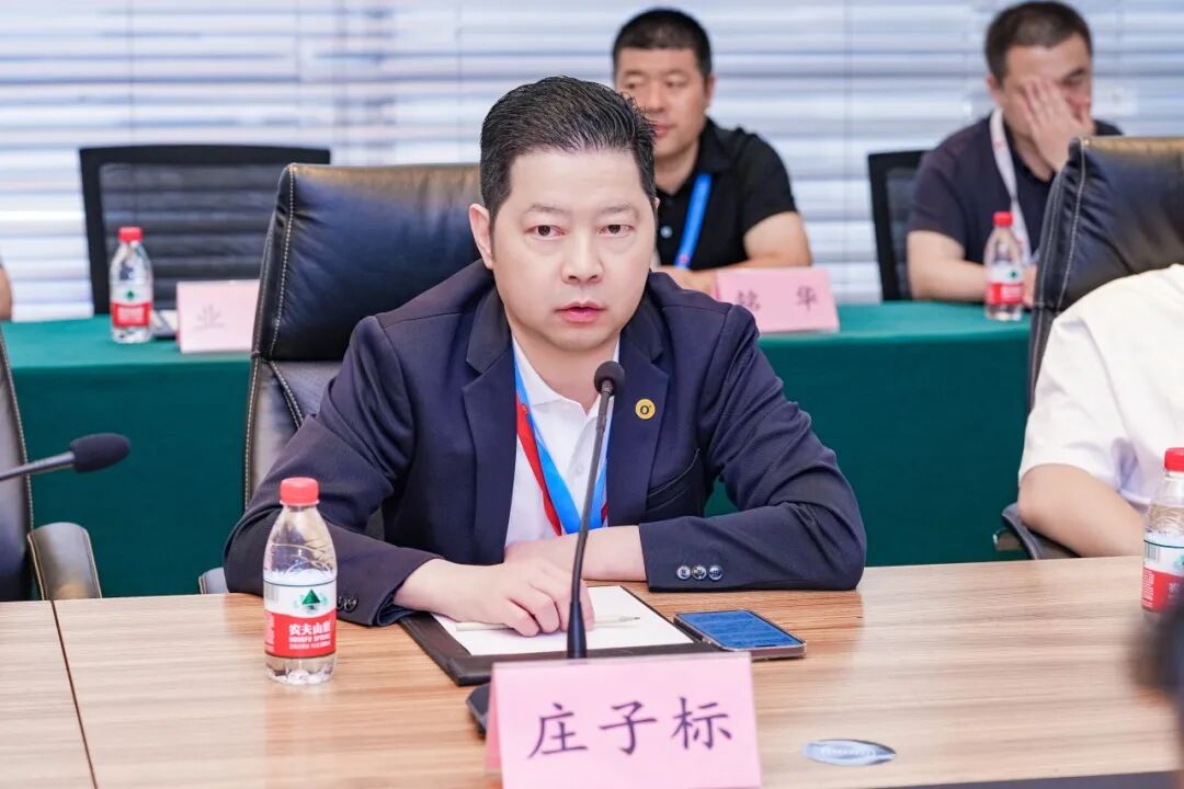 北京家具行业协会会长何法涧表示,政府采购不仅是政府行为的重要一环
