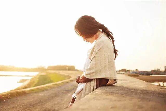 去靠近拥有正能量的人