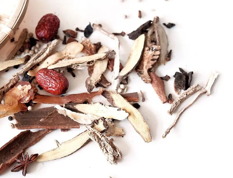 肉苁蓉泡水喝功效好？搭配这几款中药养生功效翻倍！