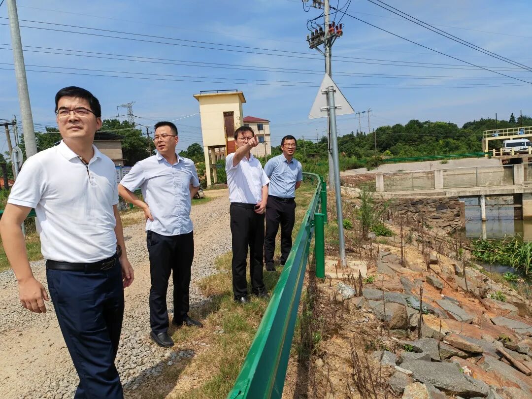 梅峰督导防溺水信访维稳及疫情防控工作