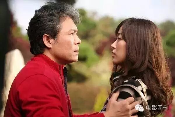 这四位表面上是模范家庭,但是他们四位全都心猿意马,每个人都背着