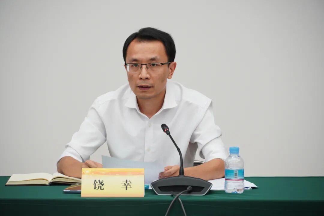 扶贫济困青年担当团市委召开肇庆青联青企系统扶贫济困爱心人士座谈会