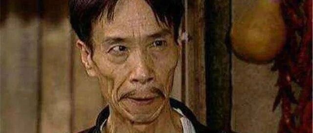 俗语：“龟背蛇腰不可交，瞟眼看人不用刀”，到底啥意思？