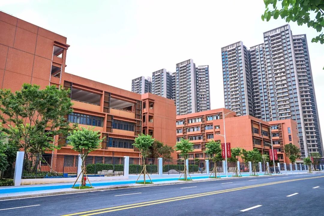 富颐华庭月底开盘，周边二手已挂上7万！这波不冲不行…