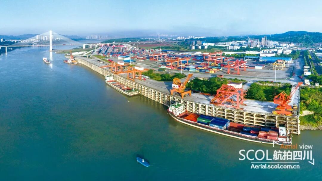 出川第一港——泸州港   杨涛 摄纳溪区白鹤林立交互通   杨涛 摄南充