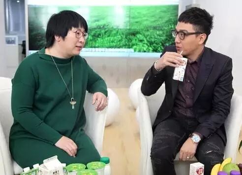 根据辉山乳业披露,3月21日杨凯收到一封葛坤发出的信件,信件称最近的