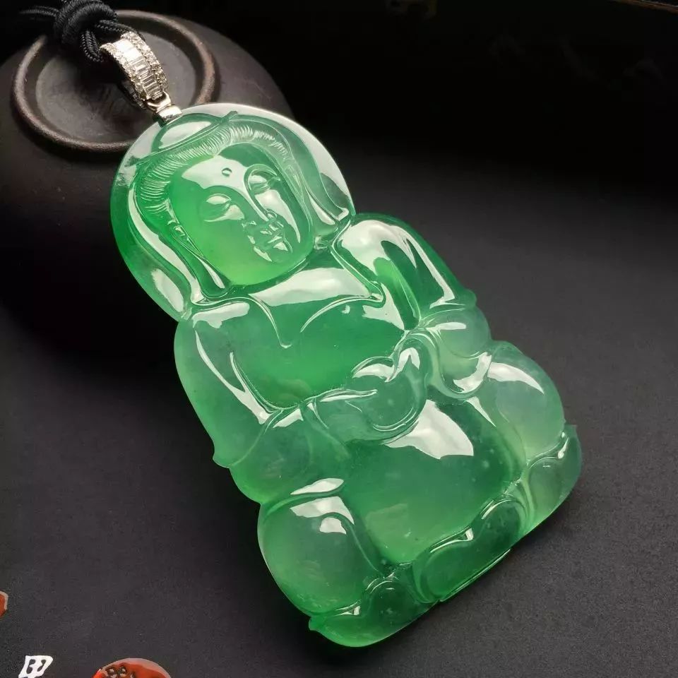 你以为挑翡翠只看种、水、色？这个细节别忽视！