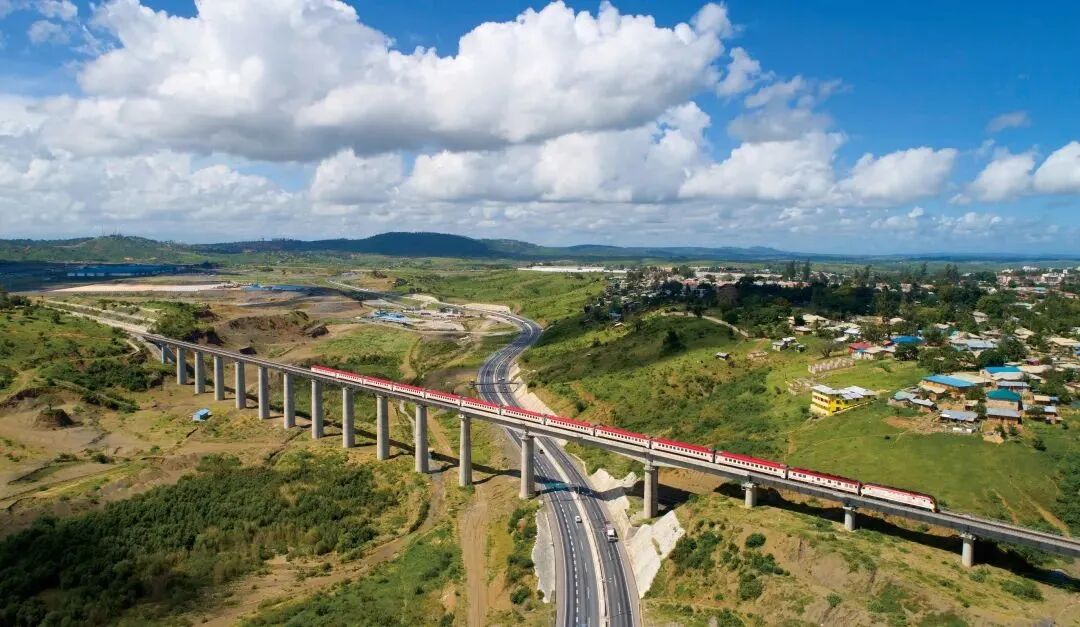 聚焦丨蒙内铁路运营四周年,一起"云游"这条靓丽的"世纪铁路"