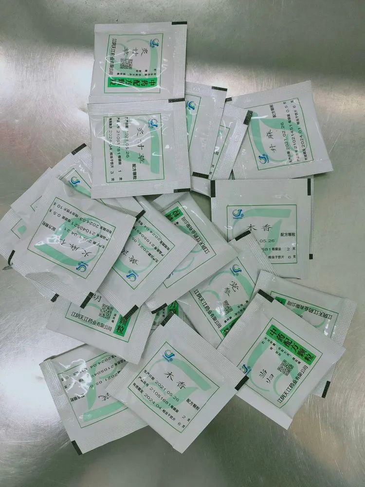 医生开了中药配方颗粒，怎么冲泡呢？中医院药师来教您了