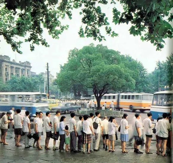80年代年的上海夏天遠比我想像中時髦自由的多！ 戲劇 第15張