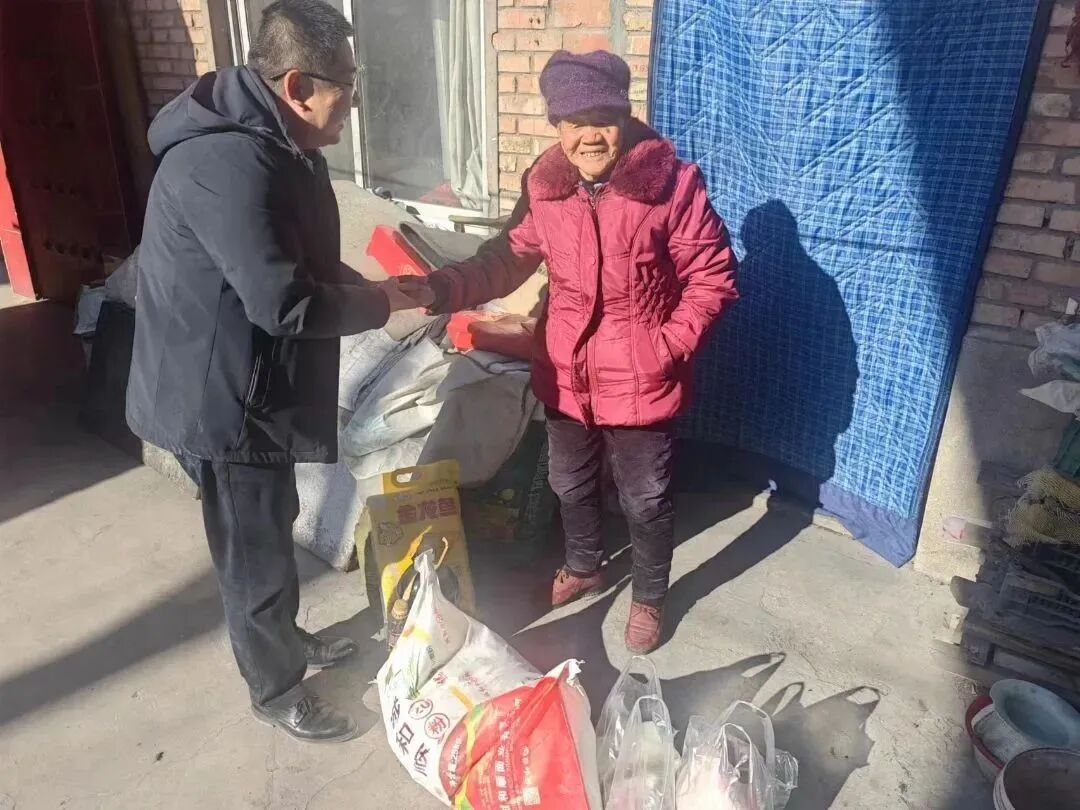 走访慰问，情暖冬日