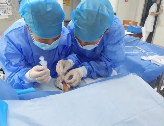 为什么新生儿抢救台【专科简介】危重新生儿救治中心——新生儿科_https://www.jmylbn.com_新闻资讯_第33张