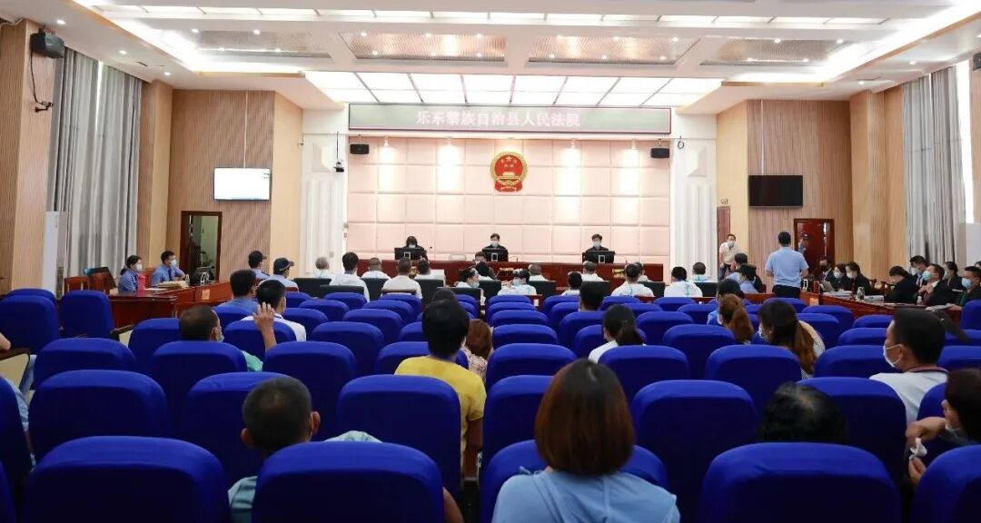 庭审现场公诉机关指控,2010年,卢某利用莺歌村人员在该社区的非法影响