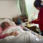 上海高端养老院一段偷拍视频，揭开了世间最大骗局：我们注定是被儿女抛弃的第一代