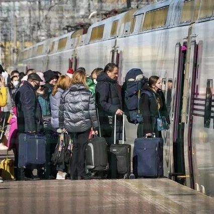 特写 | 最后一班离开俄罗斯的火车，那些逃离祖国的人们