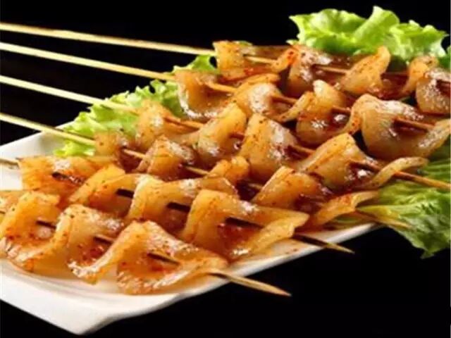 烤肉皮,不爱吃肥肉的也要试试烤肉皮,根本停不下来,一定要趁热吃,筋道