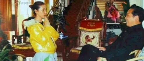 揭秘：伪大师王林在五脚床上为女明星开光的内幕