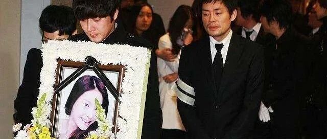 陪睡31人，性服务100多次！她们生不如死