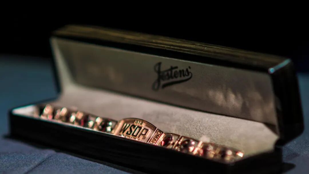 WSOP线上赛事重新点燃了金手链声望的争论(图1)