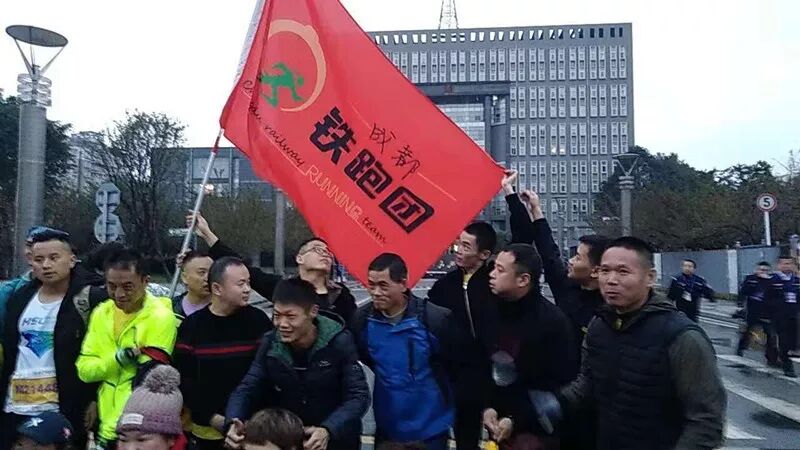  温江半马| 10000人的时装周超燃的！这么多照片我就不信没得你的~ 发布时间:2018-11-20 12:21