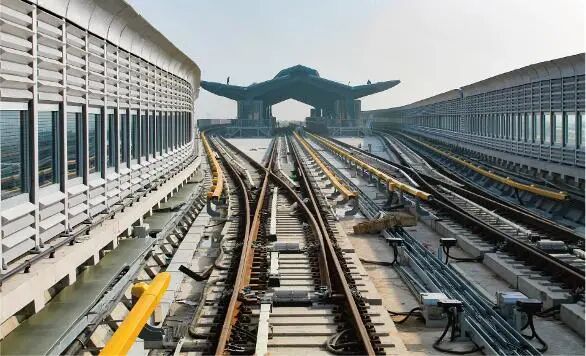 2013年,第一条时速120km第三轨供电技术应用的地铁--上海地铁16号线