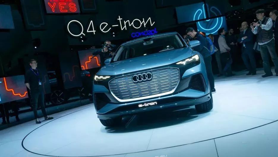 奧迪Q4 e-tron概念車日內瓦秀技：車漆顏色隨燈光變化，續航450公里 汽車 第2張