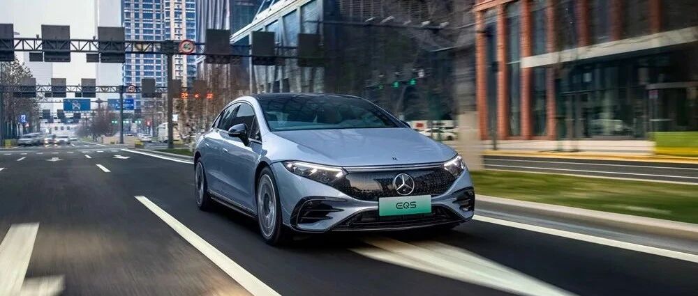 奔驰与特斯拉打响电动汽车世纪之战：奔驰EQS售价107.96万元起力压Model S Plaid