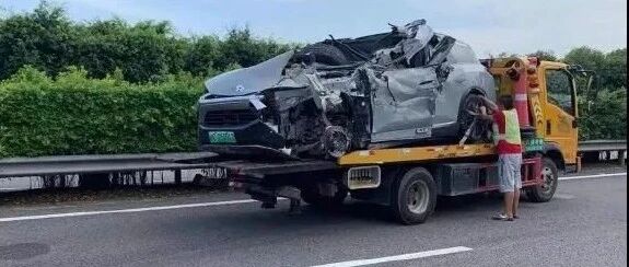 蔚来NOP事故门：市场急需找回对自动驾驶辅助的敬畏与克制