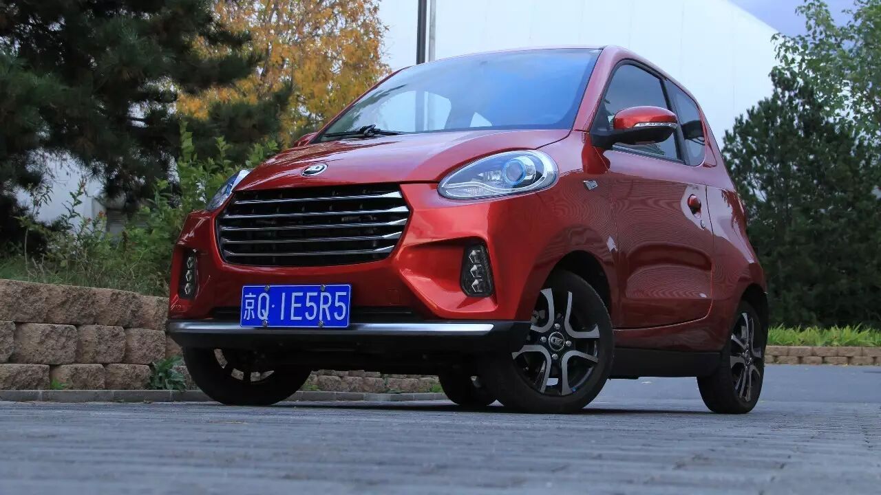 试驾知豆d2s丨一款在高速上可轻松变道的"蛋壳式"微型纯电动车