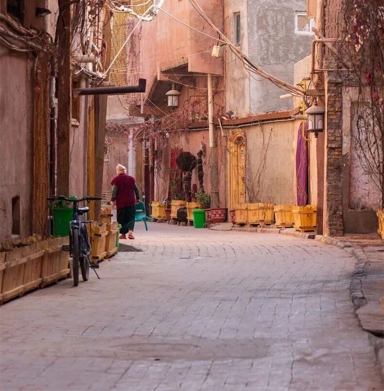 库车虽然默默无闻,但在历史上,它曾烜赫一时,曾经风头胜过喀什.