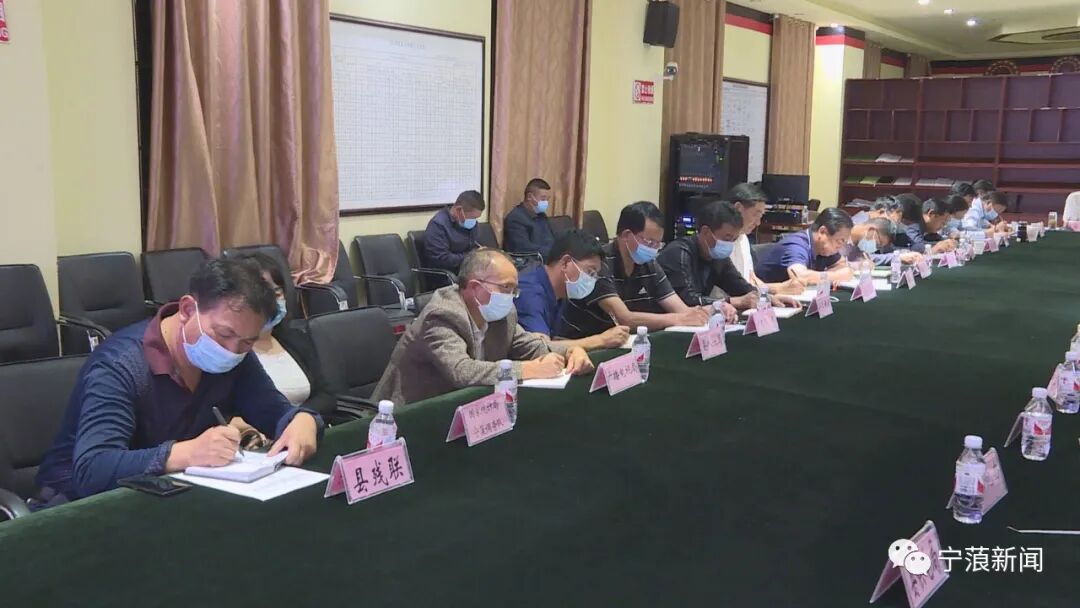 马新文,杨祖福,李联鸿,谢福智,阮学武,和绍武,郭建芬,杨四安等县领导
