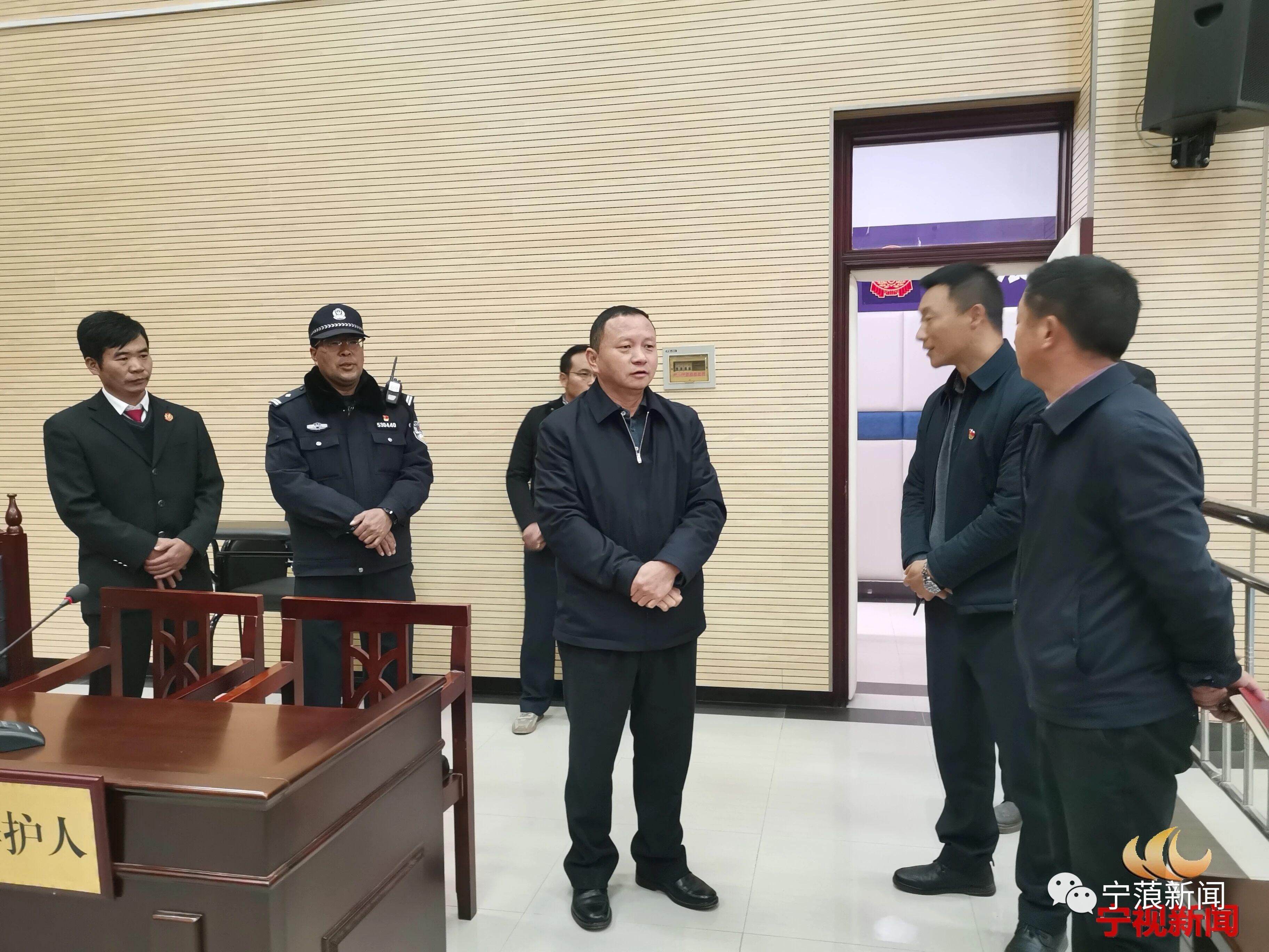 张伟调研政法系统工作