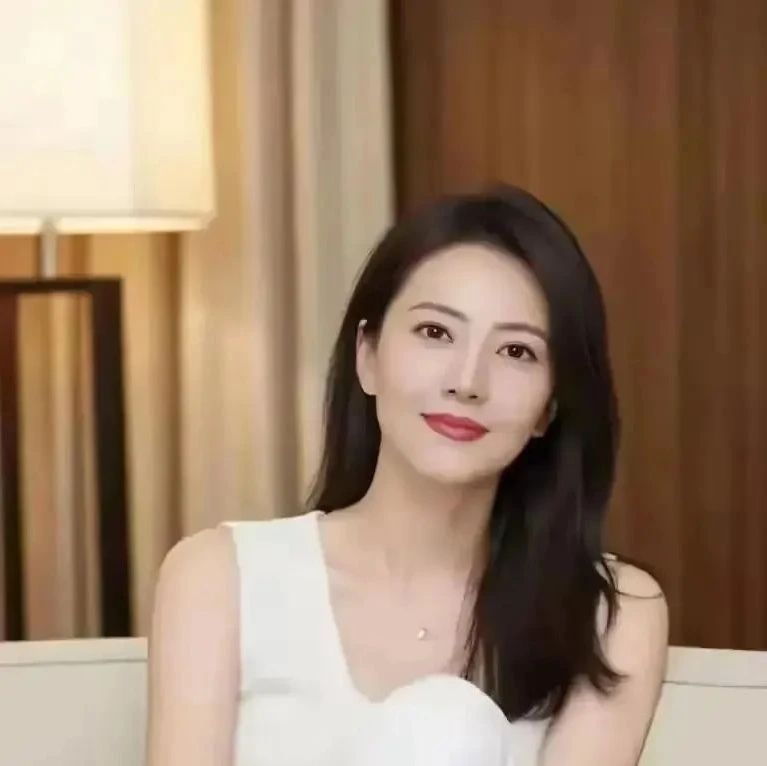 高圆圆美到犯规!全身上下0瑕疵,这才是“人间完美”模板!间完美”模板!