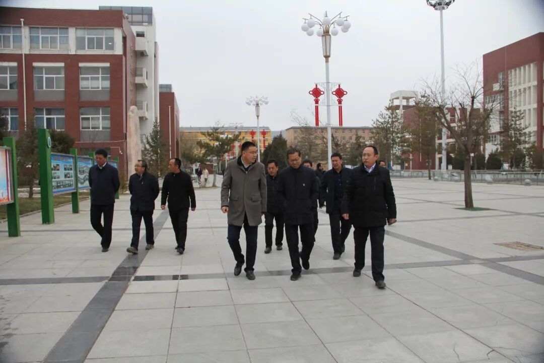 宁夏西吉中学普及高中阶段教育工作接受固原市验收评估组督导检查