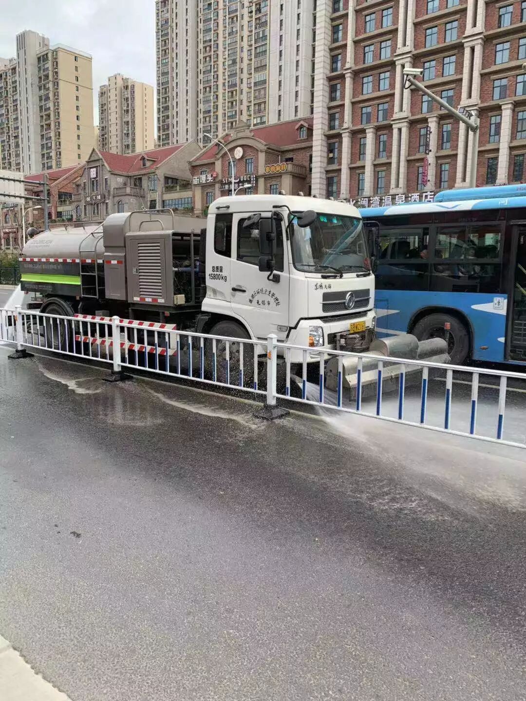 锡马来袭 城管部门全员上岗确保赛事活动安全