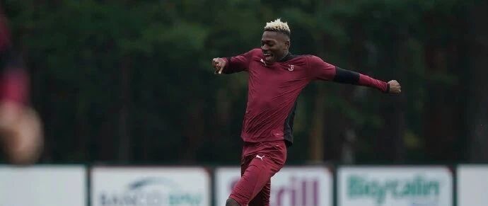 葡媒丨莱奥右脚受伤