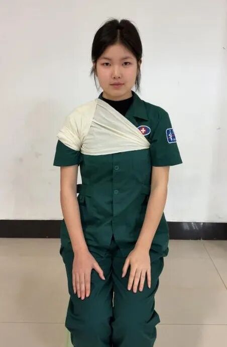 敷料包怎么打创伤包扎｜单双肩包扎_https://www.jmylbn.com_新闻资讯_第17张