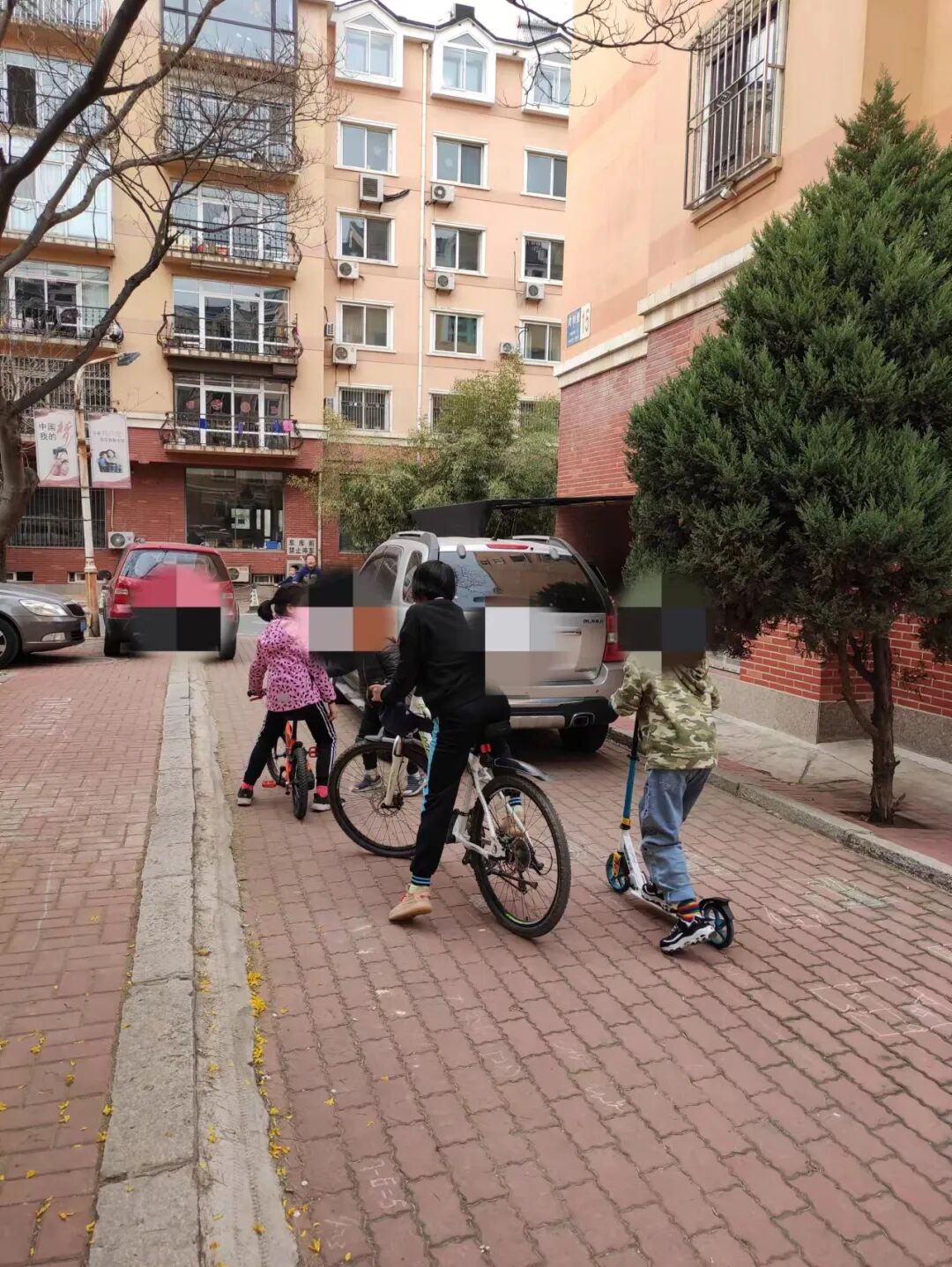 羽毛球一次课多少分钟(5年级女儿坚持打羽毛球6年,收获的不仅仅是好身体)