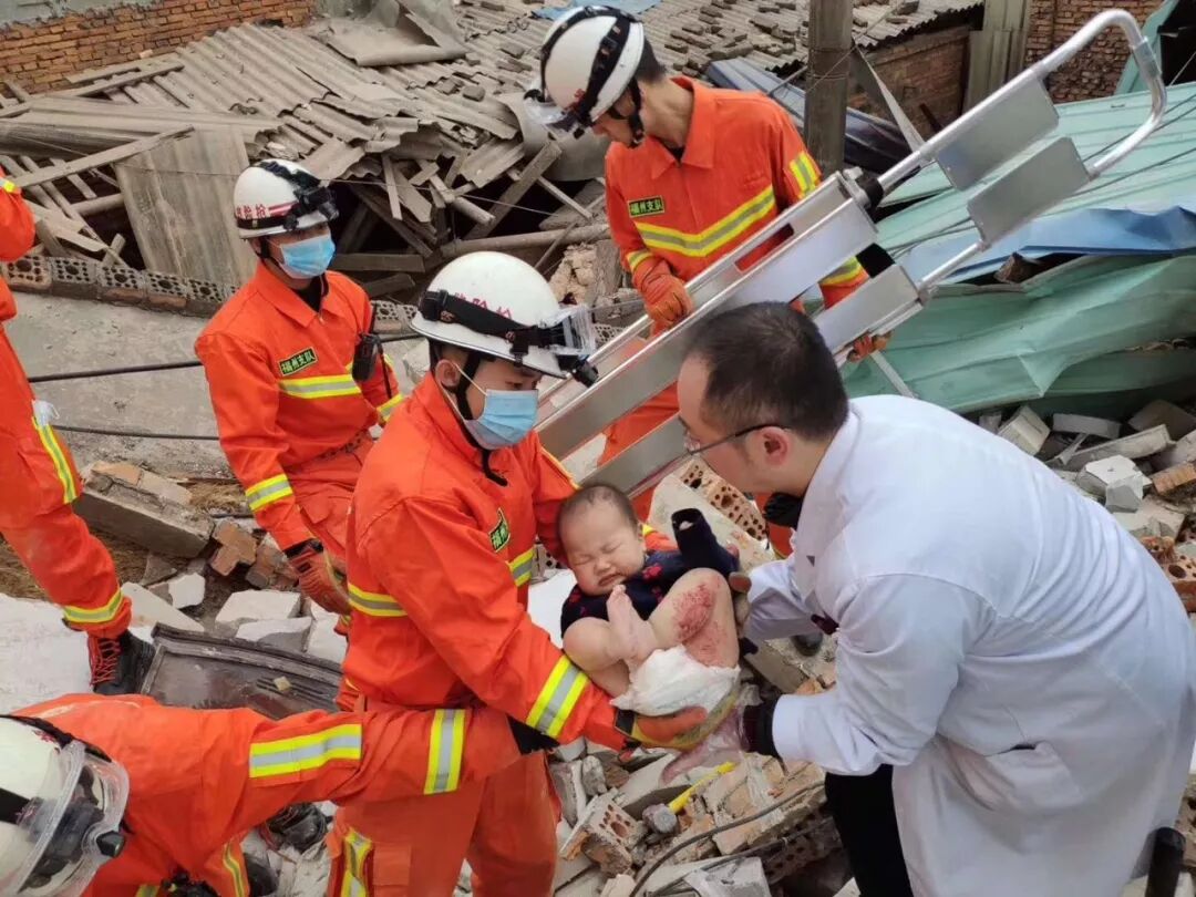 ▲一名男婴成功获救