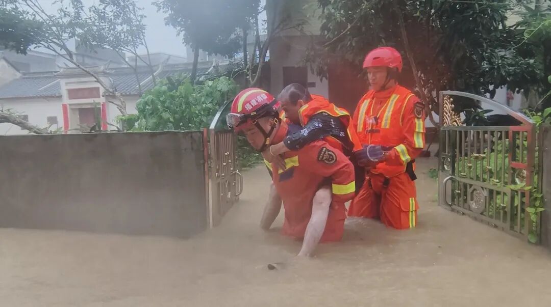 闻"汛"而动 福建龙岩全力应对强降雨
